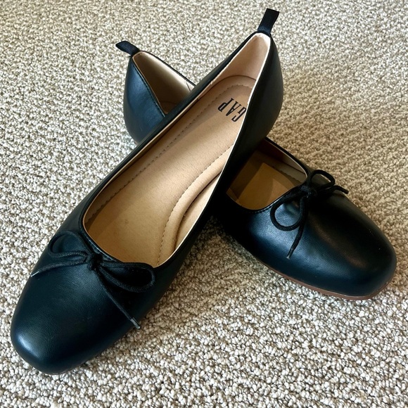 GAP Classic True Black Faux Leather Ballet Flat w/ Cord Bow, size 10 - Picture 1 of 11